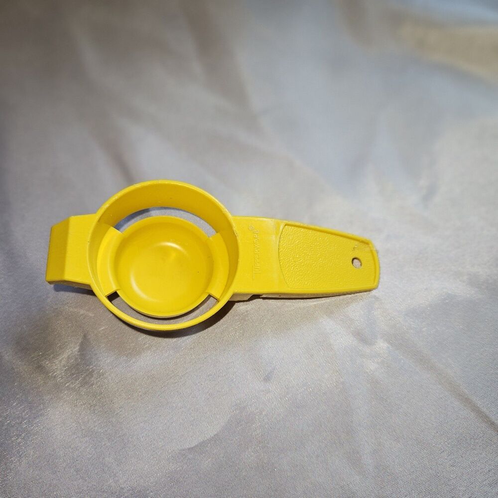 4-3/4"‎ Bright Yellow TUPPERWARE Egg White Yolk Separator Vintage B92
